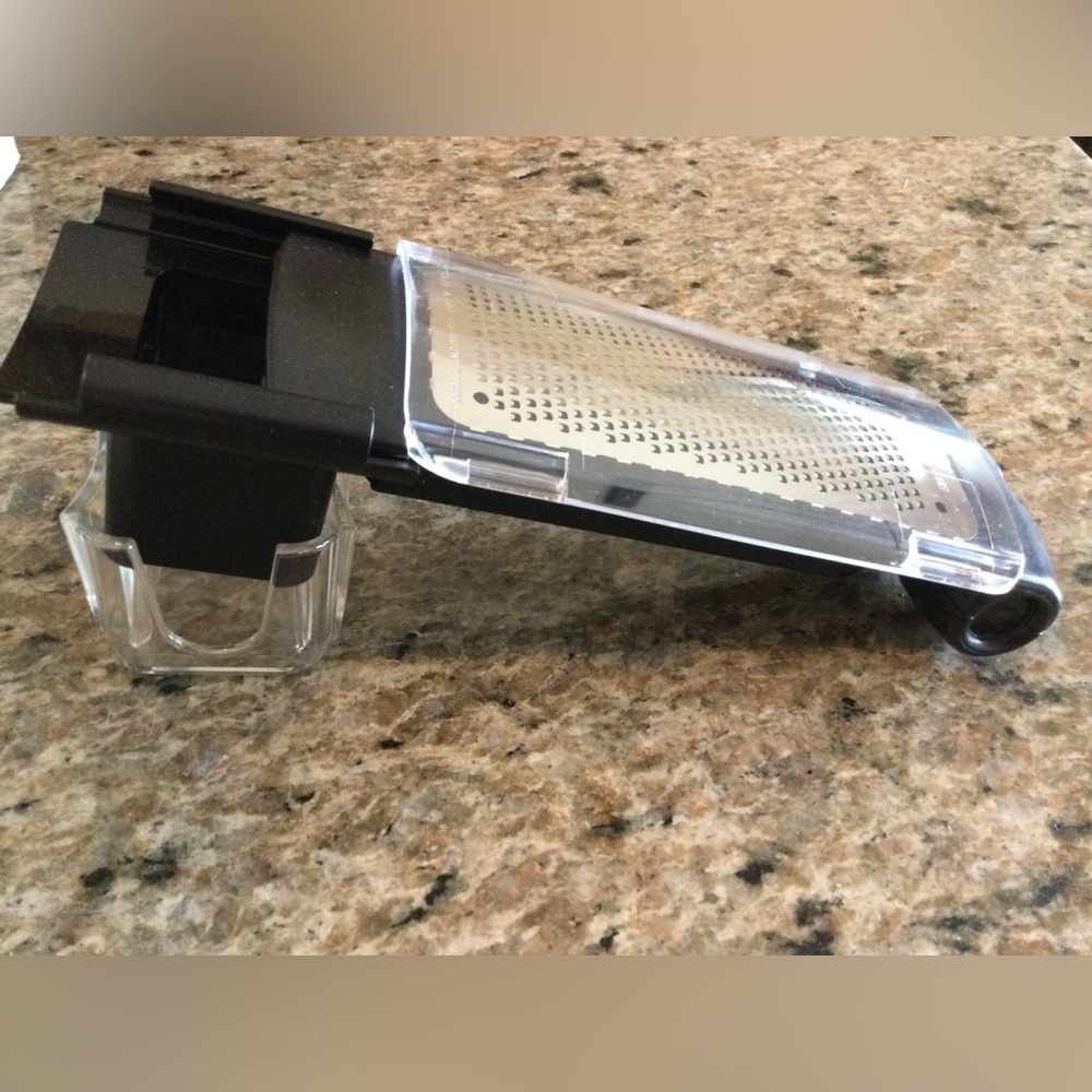 Pampered Chef microplane adjustable grater